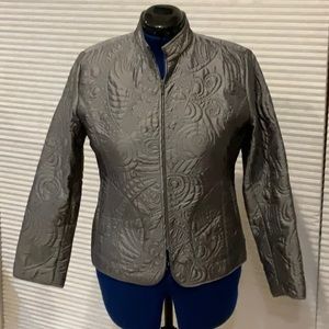 Chicos women’s jacket in silver grey. Chicos size 1 (women 8) See measurements.